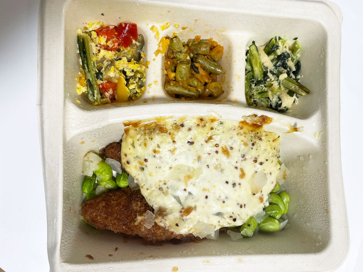 ナッシュ(nosh)の冷凍弁当を実際に食べたレビュー写真(たらフライの特製タルタルソース)